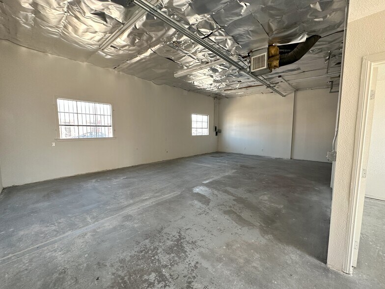 More Photos Of 7955 Haskell Ave, Van Nuys Warehouse For Lease