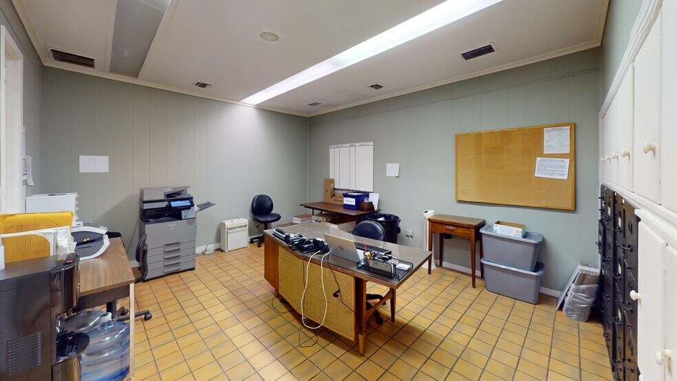 More Photos Of 110 N Main St, Henderson Office For Sale