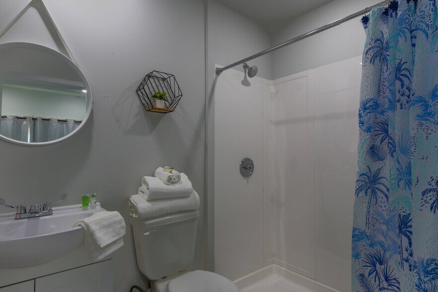 More Photos Of 420 Simon Crest, Canyon Lake Hospitality For Sale