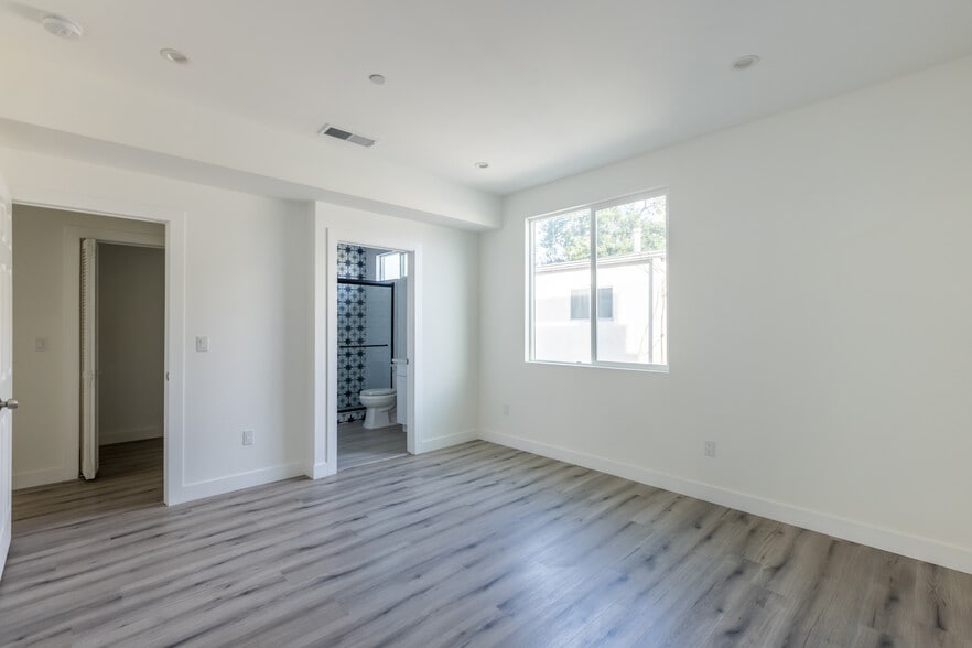 More Photos Of 10857 Morrison St, North Hollywood Apartments For Sale