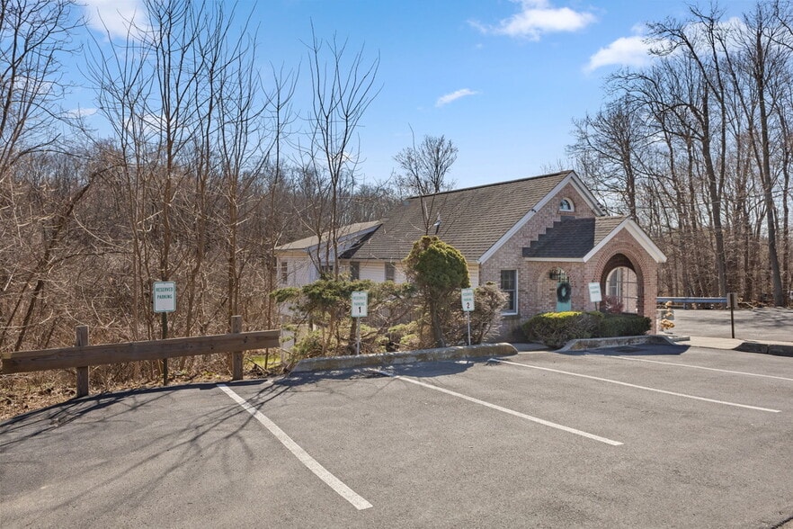 More Photos Of 18 Miller Rd, Mahopac Office For Sale