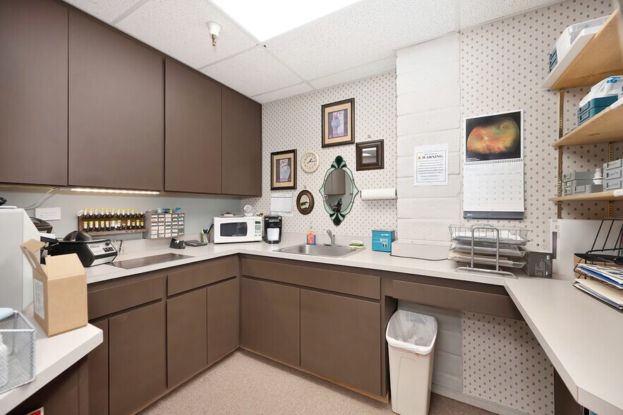 More Photos Of 11879 Kemper Rd, Auburn Office For Sale