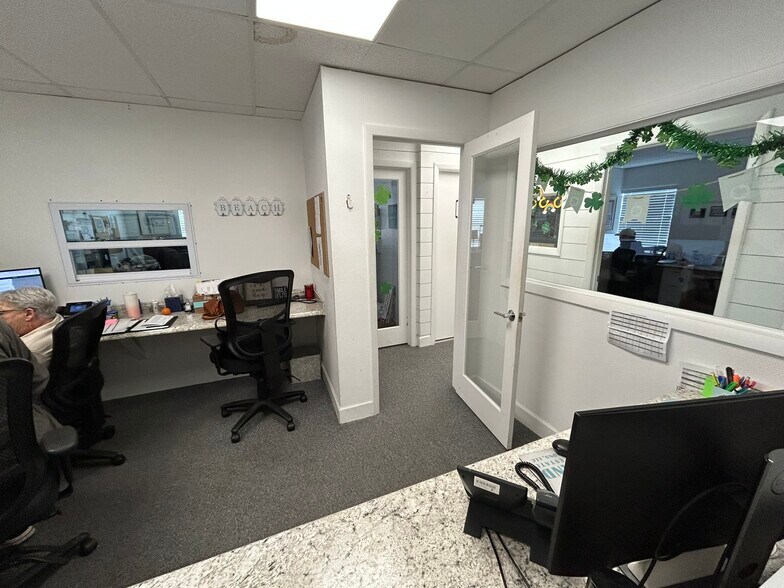 More Photos Of 3909 E Bay Dr, Holmes Beach Medical For Lease