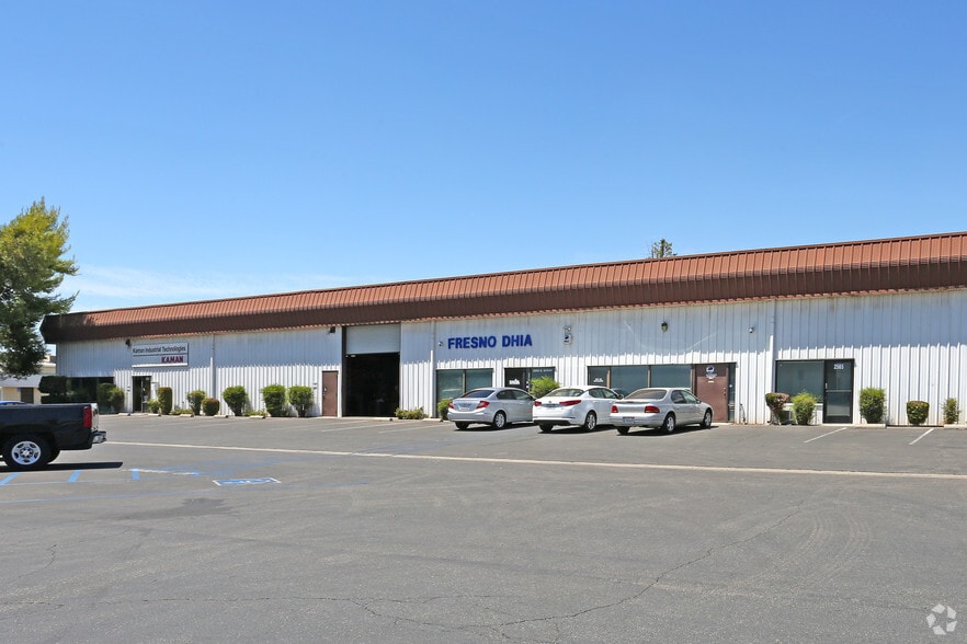 More Photos Of 2561-2571 S Sarah St, Fresno Warehouse For Lease