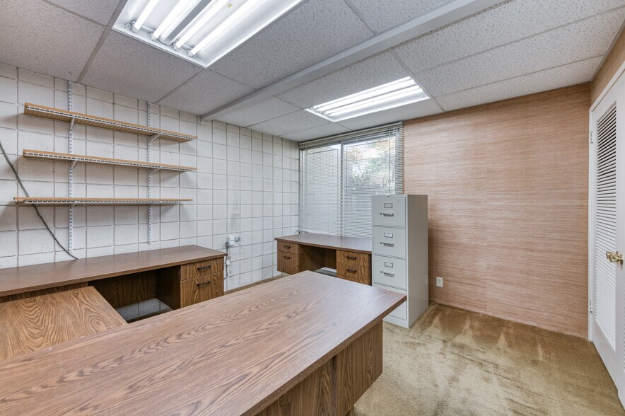 More Photos Of 446 W Shaw Ave, Fresno Office For Sale