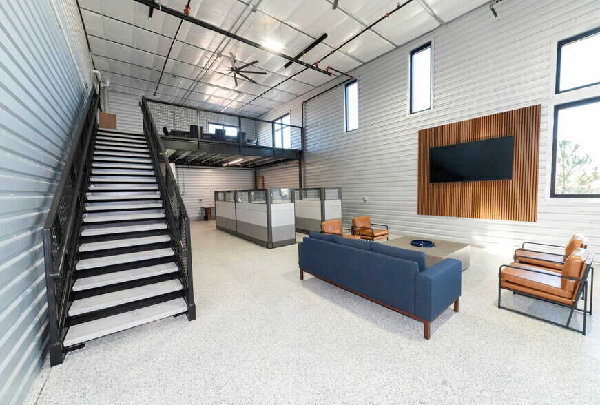 More Photos Of 5380 Ronald Reagan Blvd, Johnstown Flex For Sale