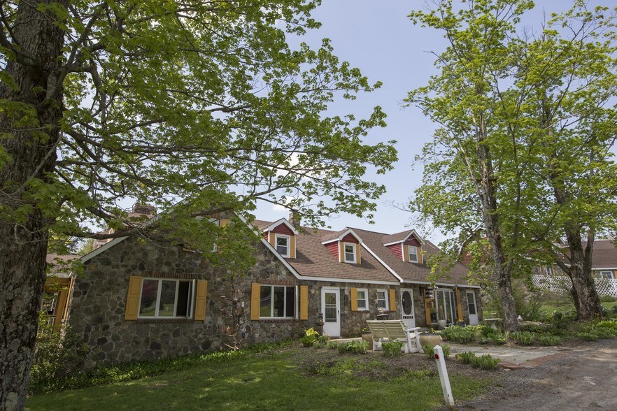 More Photos Of 201 Roses Hill Rd, Richfield Springs Hotel For Sale