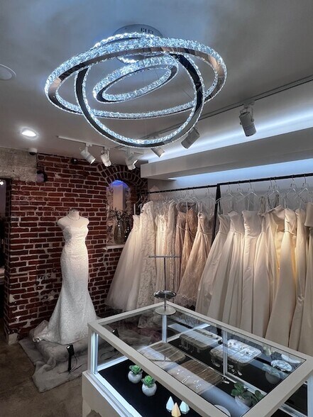 More Photos Of 330 N Western Ave, Los Angeles Storefront Retail Office For Lease