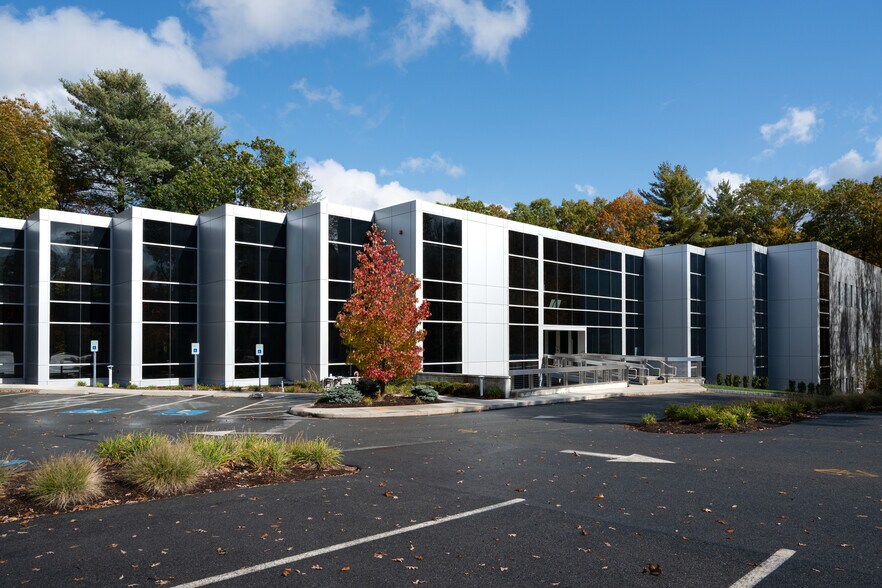 More Photos Of 4 Pond Park Rd, Hingham Office For Lease