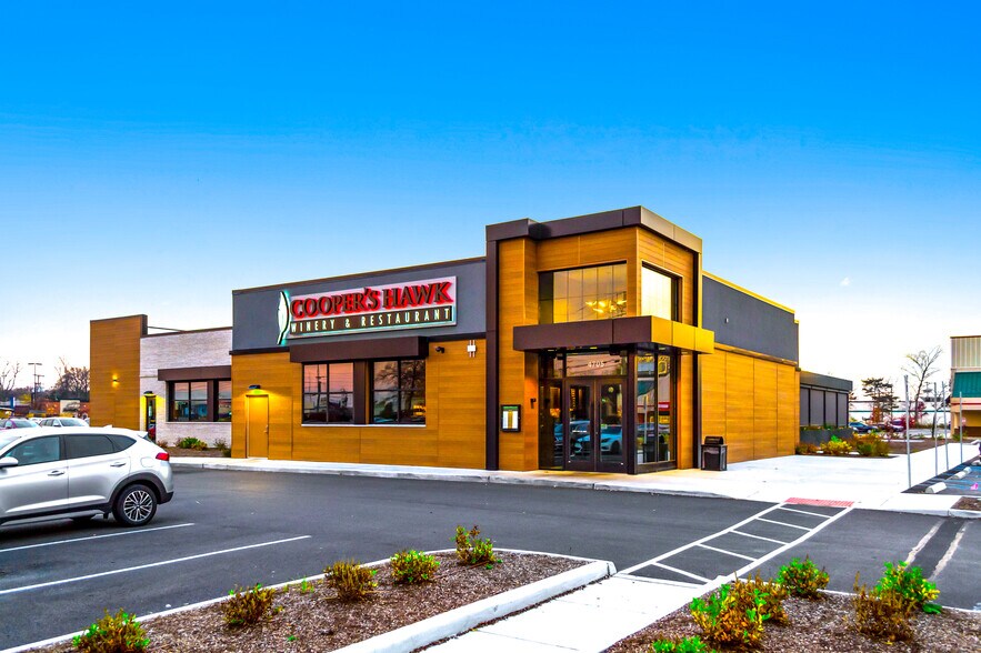 Primary Photo Of 4705 Talmadge Rd, Toledo Restaurant For Sale