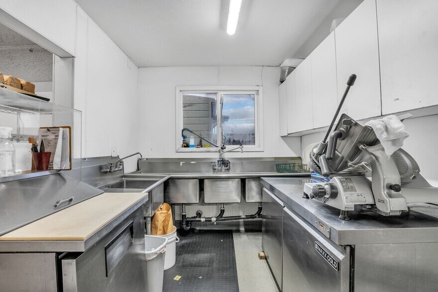 More Photos Of 45 Visitacion Ave, Brisbane Freestanding For Sale