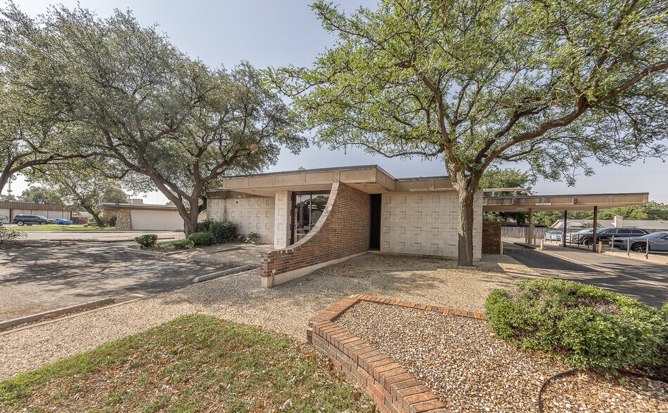 More Photos Of 2599 74th St, Lubbock Office For Sale