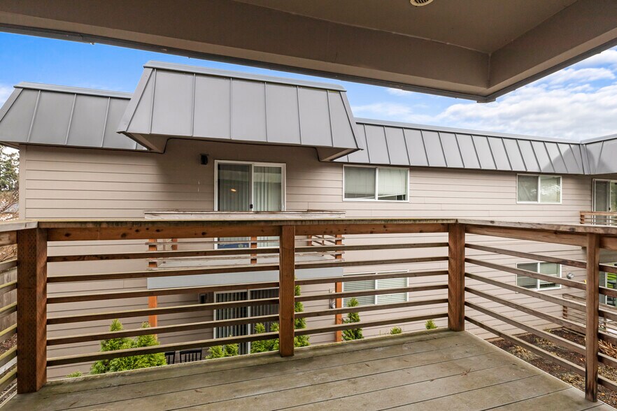 More Photos Of 1570 James St, Woodburn Apartments For Sale