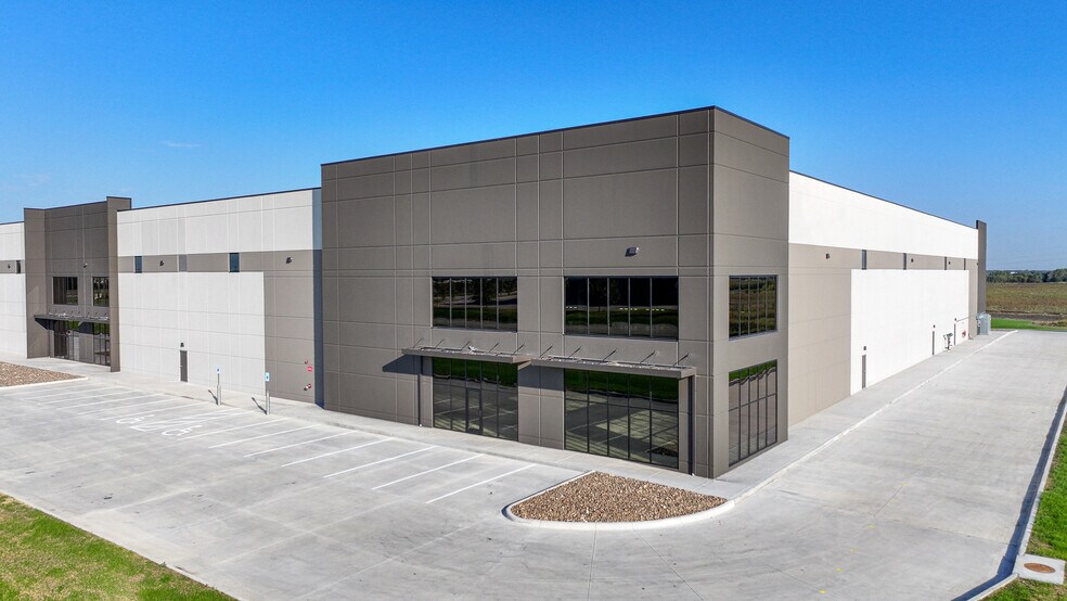 More Photos Of NEC of 53rd St & N Webb rd, Bel Aire Distribution For Lease