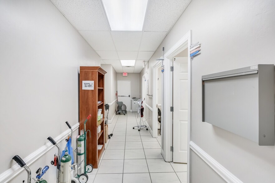 More Photos Of 13214 Palm Beach Blvd, Fort Myers Medical For Sale