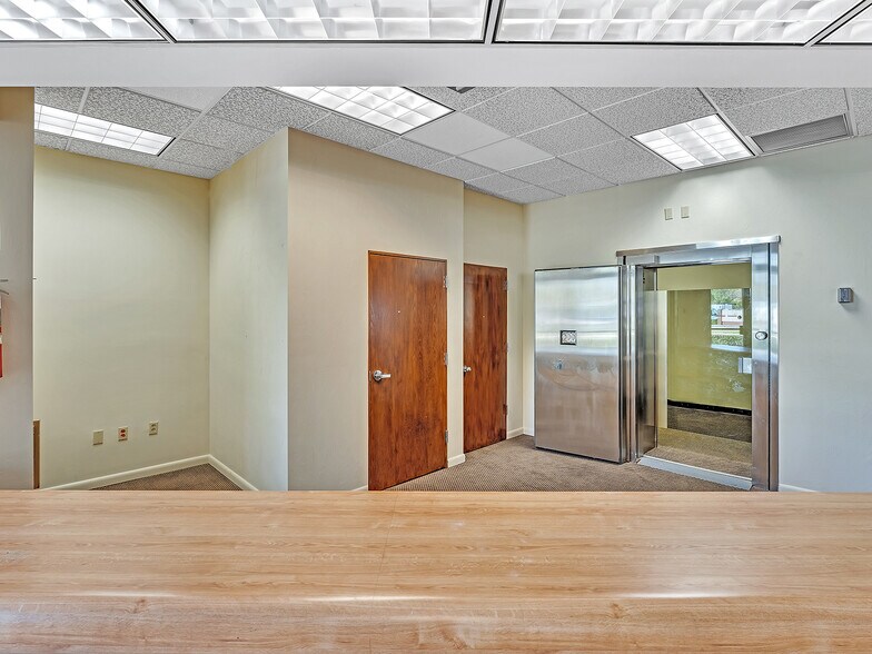 More Photos Of 4699 Nob Hill Rd, Sunrise Medical For Sale