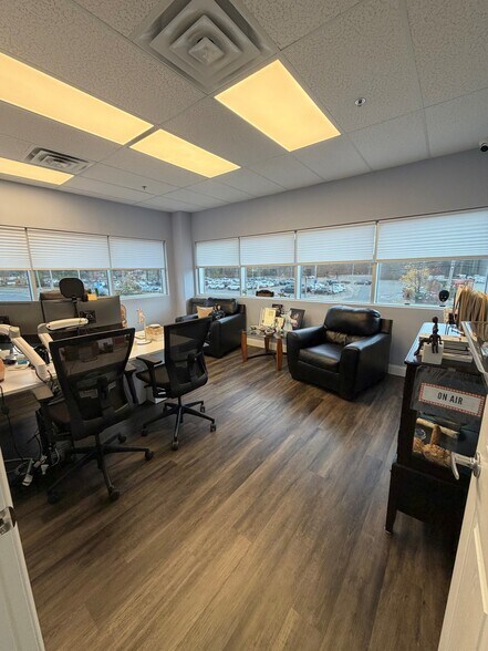 Primary Photo Of 348 N US Hwy 9, Manalapan Township Office For Lease