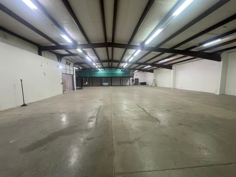 More Photos Of 1020 S Quaker Ave, Tulsa Warehouse For Lease