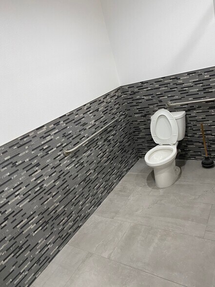 More Photos Of 23293 S Pointe Dr, Laguna Hills Medical For Lease