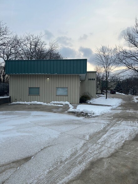 More Photos Of 3862 Race Rd, Cincinnati Light Manufacturing For Lease