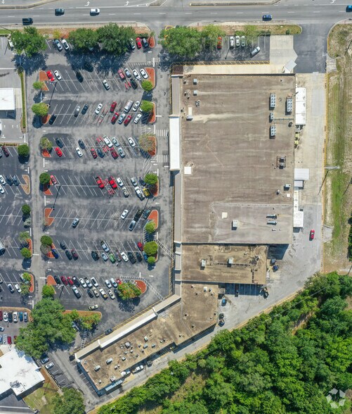 More Photos Of 11092 Spring Hill Dr, Spring Hill General Retail For Lease