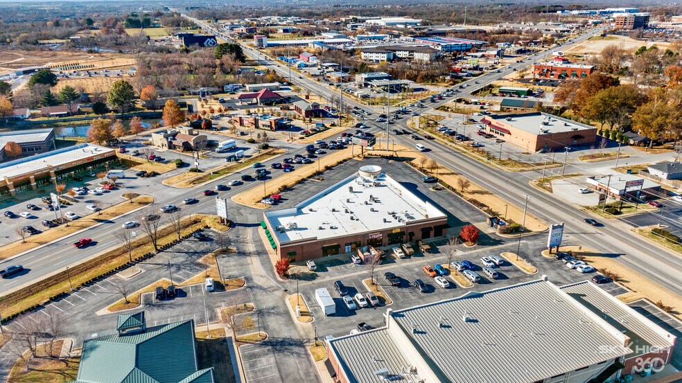 More Photos Of 201 SW 14th St, Bentonville Unknown For Lease