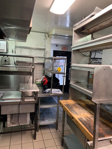 More Photos Of 307 N Broadway, Green Bay Restaurant For Sale