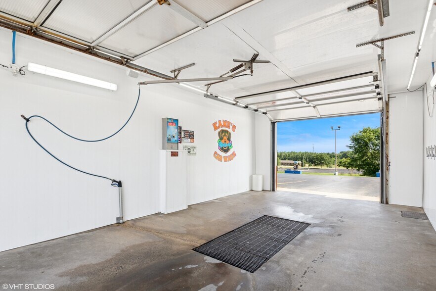 More Photos Of 731 Midwest Ct, Freeport Carwash For Sale