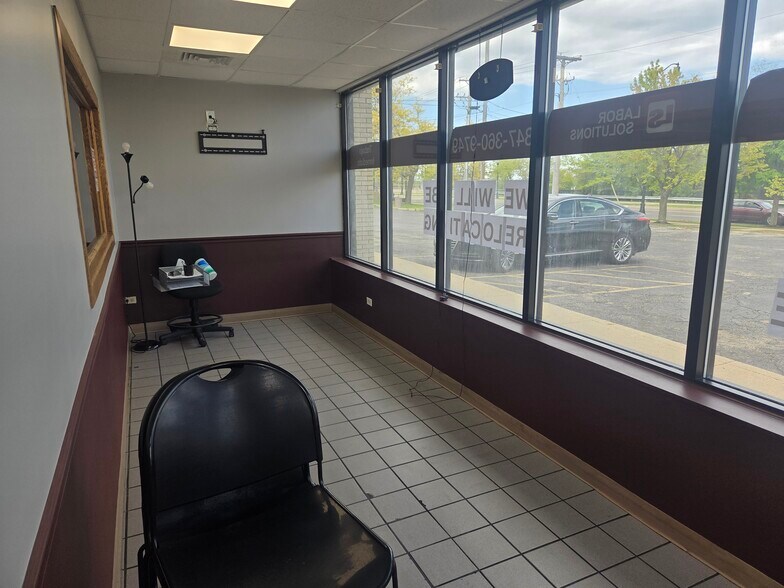 More Photos Of 226 S Sheridan Rd, Waukegan Restaurant For Sale