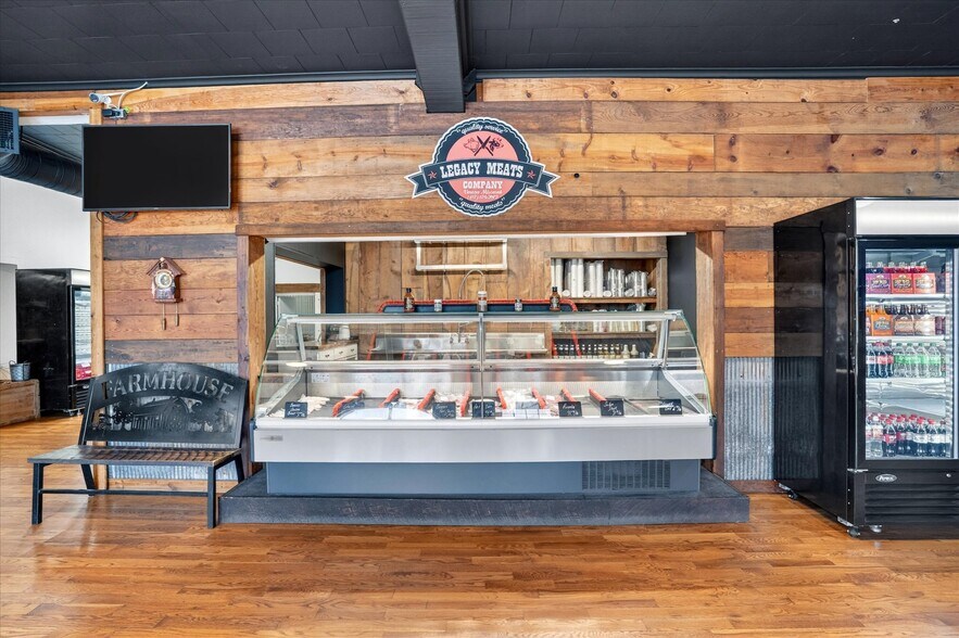 More Photos Of 33 W Olive St, Aurora General Retail For Sale