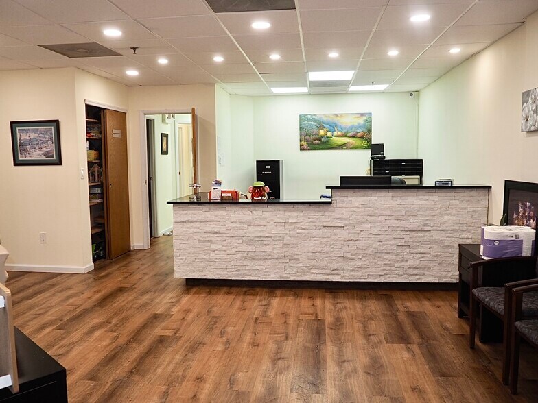 More Photos Of 233 E Shore Rd, Great Neck Medical For Lease