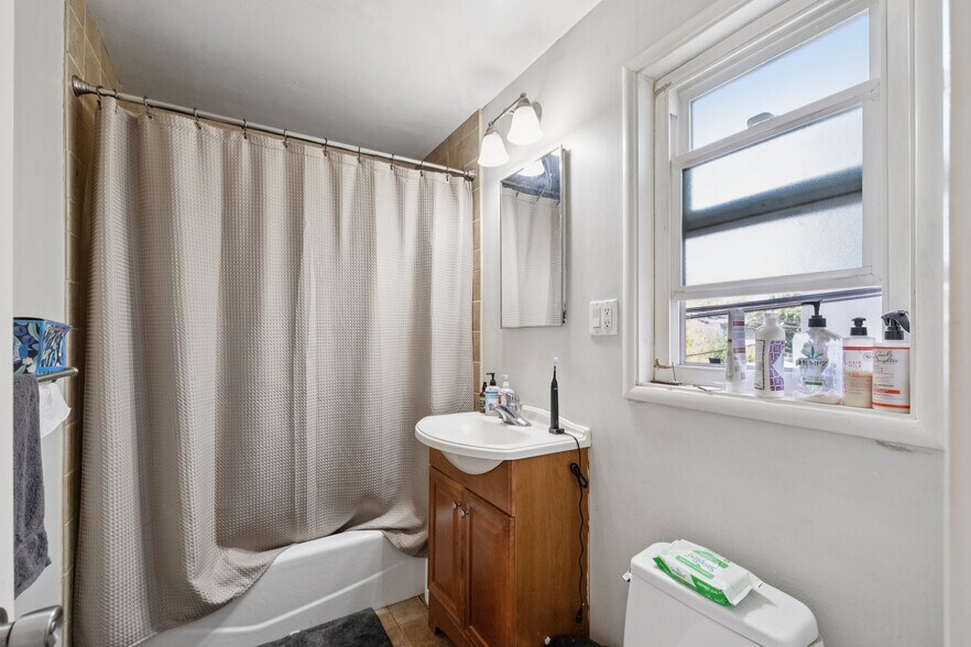 More Photos Of 1140 El Camino Real, Burlingame Apartments For Sale