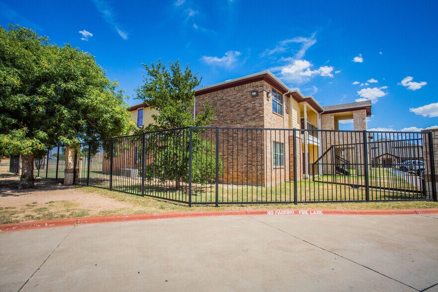 More Photos Of 2627 Oak Dr, Lubbock Apartments For Sale