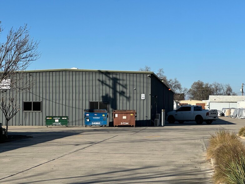 More Photos Of 2134 E Mineral King Ave, Visalia Warehouse For Lease