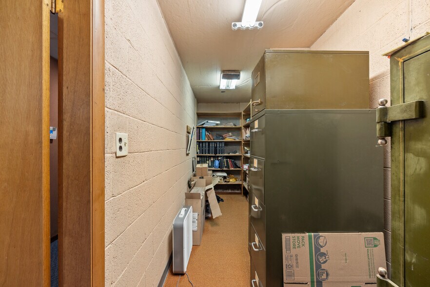 More Photos Of 116 E 2nd St, Kimball Office For Sale