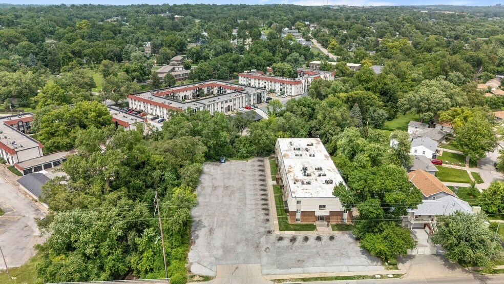 More Photos Of 7810 Blondo St, Omaha Apartments For Sale