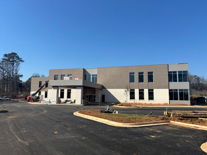 More Photos Of 7355 Main St, Woodstock Medical For Lease