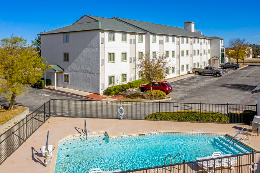 More Photos Of 11425 West Loop 1604 North, San Antonio Hotel For Sale