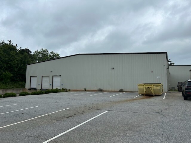 More Photos Of 112 Prosperity Blvd, Piedmont Distribution For Lease