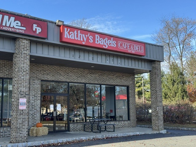 More Photos Of 27 N Middletown Rd, Nanuet Freestanding For Lease