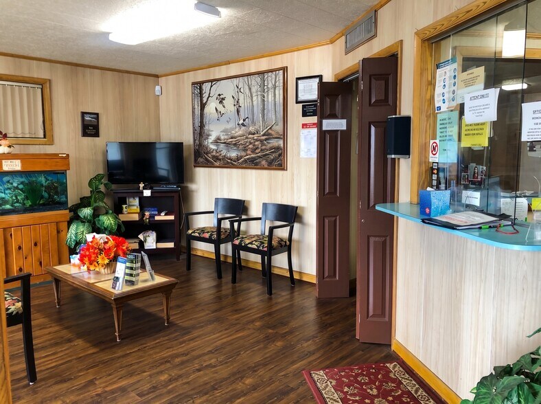 More Photos Of 302 W Main St, Bowling Green Healthcare For Sale