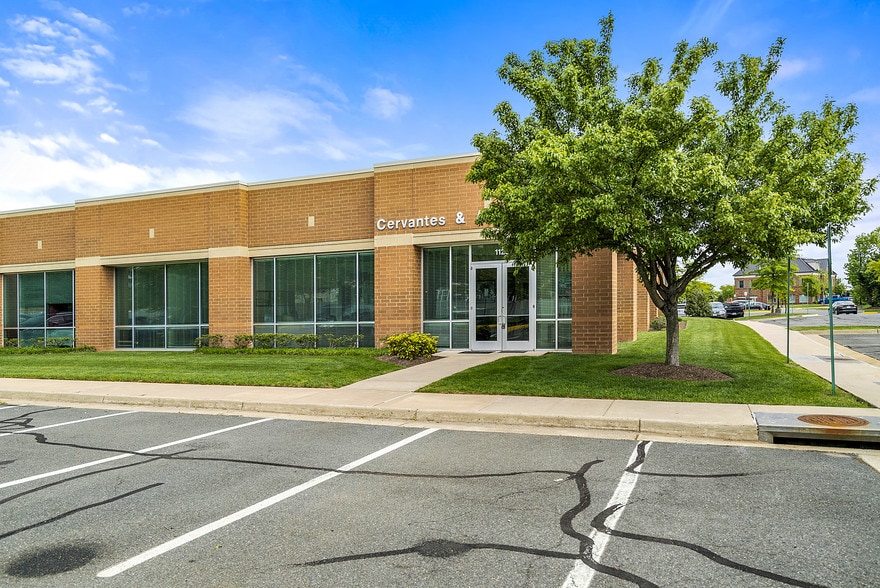 More Photos Of 4229 Lafayette Center Dr, Chantilly Business Park For Lease
