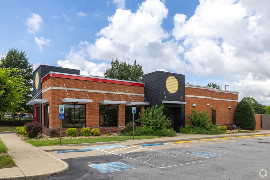 Primary Photo Of 819 Memorial Blvd, Murfreesboro Fast Food For Sale