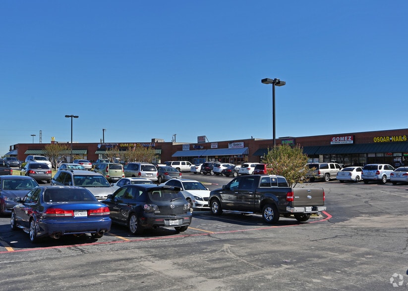 More Photos Of 6601-6677 McCart Ave, Fort Worth Unknown For Lease