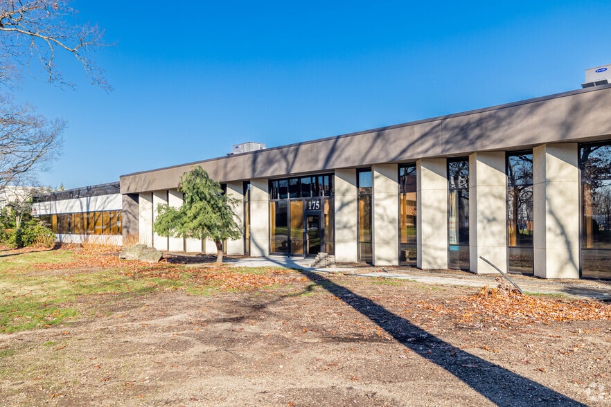 More Photos Of 175 Crossways Park Dr W, Woodbury Office For Lease
