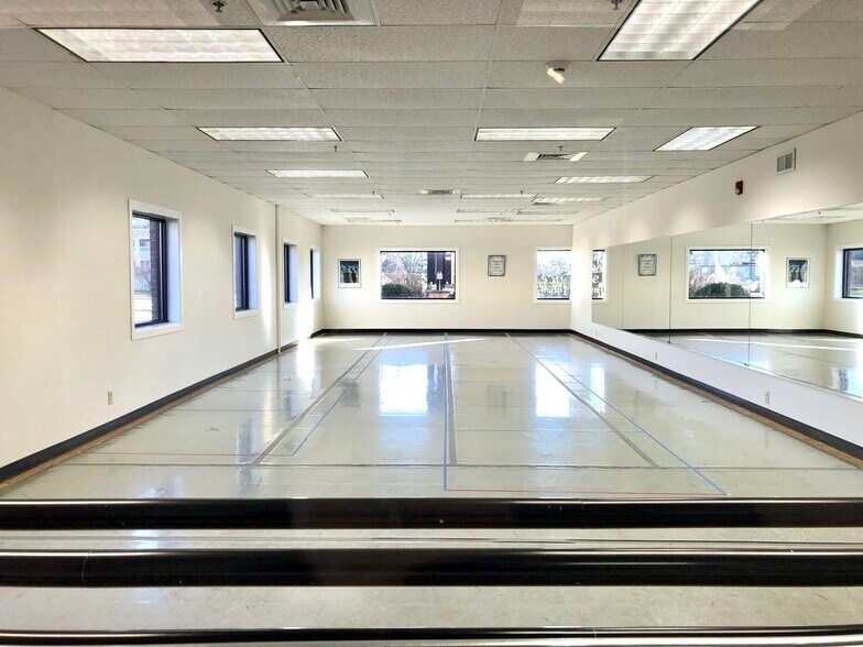 More Photos Of 1316 E Empire St, Bloomington General Retail For Sale
