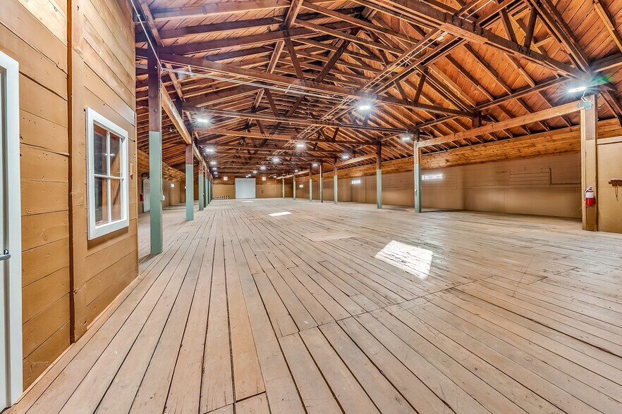 More Photos Of 8211 15th St, Medford Warehouse For Sale