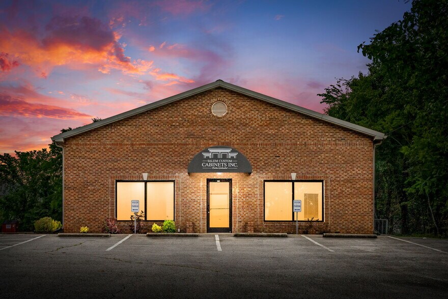 More Photos Of 131 Corporate Dr, Clarksville Flex For Lease