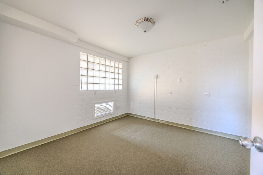 More Photos Of 201 W Commercial St, Lebanon Office For Sale