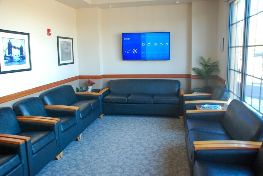 More Photos Of 9656 Metro Airport Ave, Broomfield Airplane Hangar For Lease